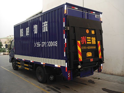 小型尾板貨車，靈活運(yùn)輸，輕松應(yīng)對各種場景